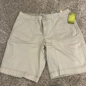 New size 16 khaki Bermuda shorts